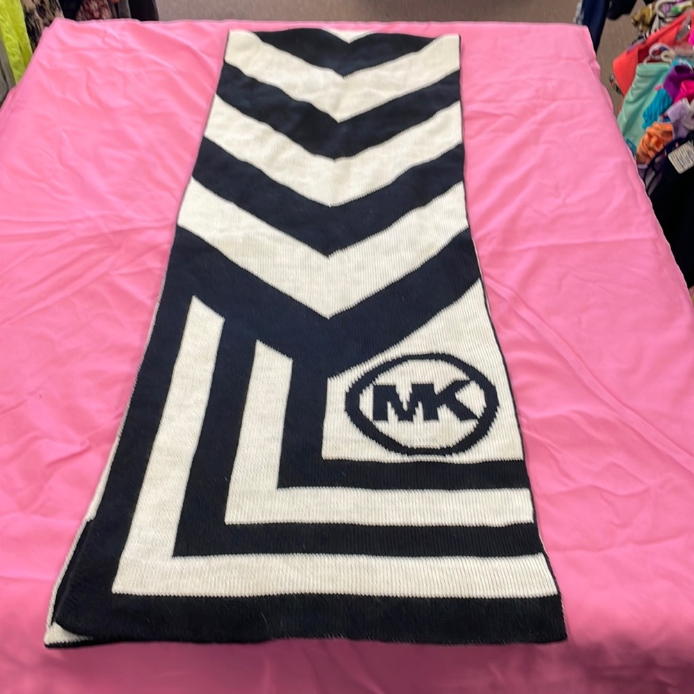 Michael Kors Chevron Stripe Logo Knit Scarf Unisex great condition
